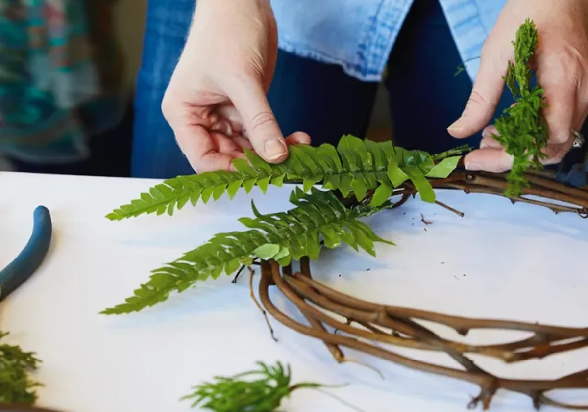 Holiday-Wreath-Workshop-_-thinkmakeshareblog